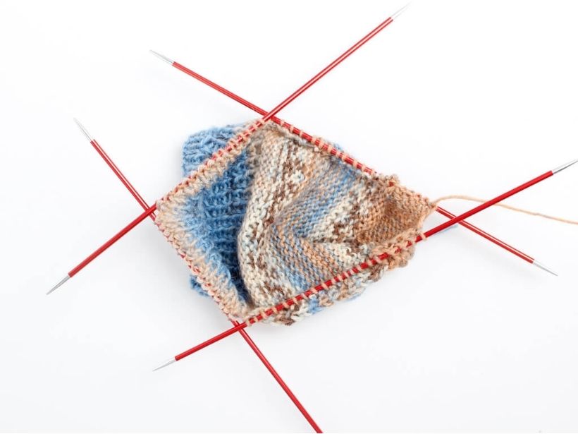 Socken stricken für Anfänger – Nadeln aufteilen