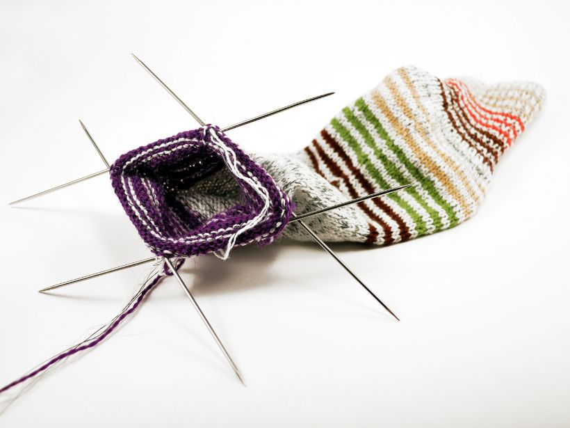 Die ultimative Sockentabelle: Socken stricken mit Nadelspiel